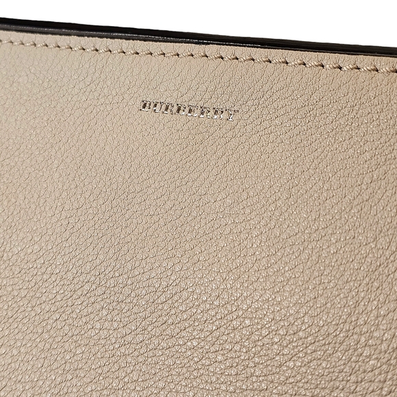 BURBERRY CLUTCH - Picture 4 of 15